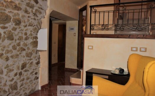 CASA SINGOLA IN VENDITA FORMIA