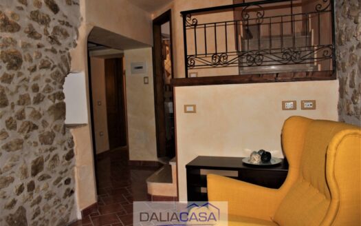 CASA SINGOLA IN VENDITA FORMIA