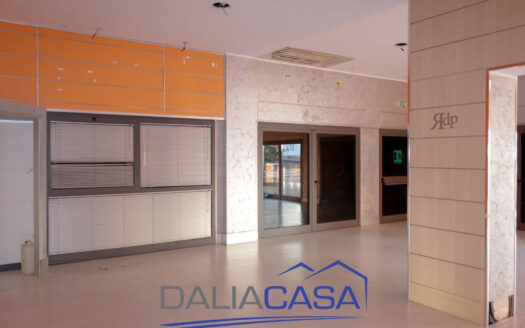 LOCALE COMMERCIALE IN AFFITTO FORMIA
