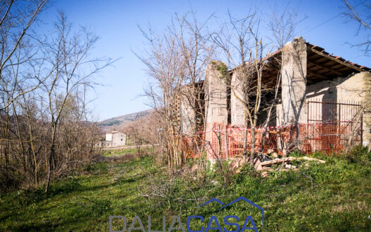 RUSTICO IN VENDITA SANTI COSMA E DAMIANO
