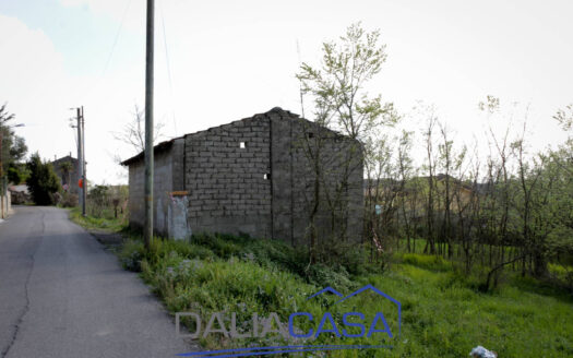 RUSTICO IN VENDITA SANTI COSMA E DAMIANO