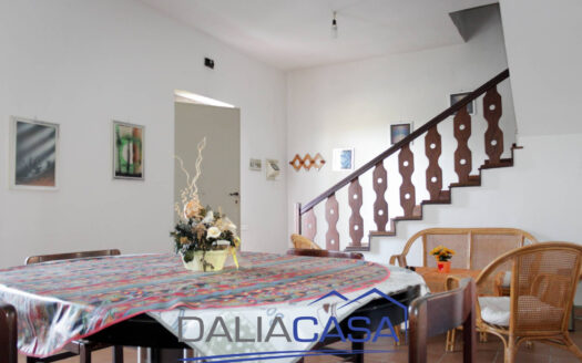 VILLETTA A SCHIERA IN VENDITA FORMIA