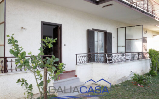 VILLETTA A SCHIERA IN VENDITA FORMIA