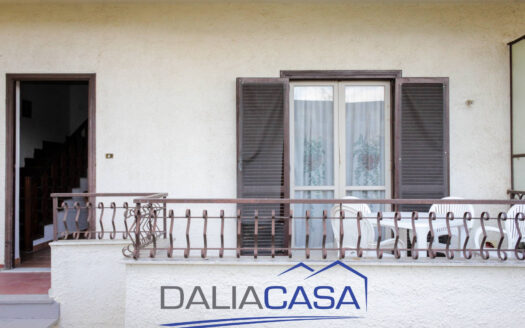 VILLETTA A SCHIERA IN VENDITA FORMIA