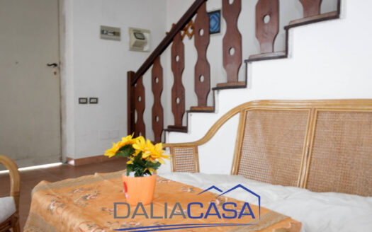 VILLETTA A SCHIERA IN VENDITA FORMIA