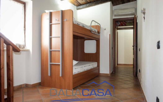 VILLA A SCHIERA IN AFFITTO FORMIA