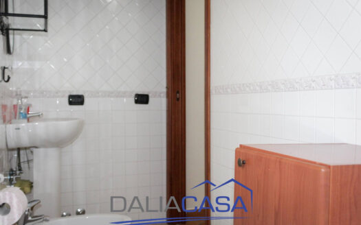 VILLA A SCHIERA IN AFFITTO FORMIA