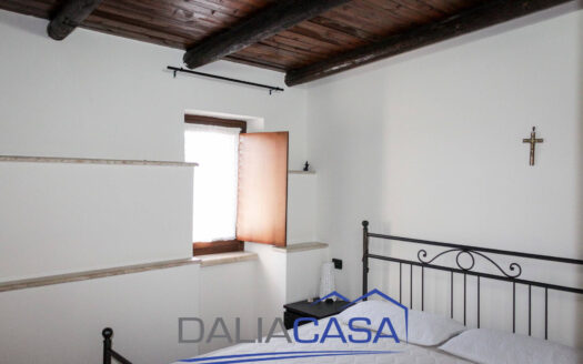 VILLA A SCHIERA IN AFFITTO FORMIA