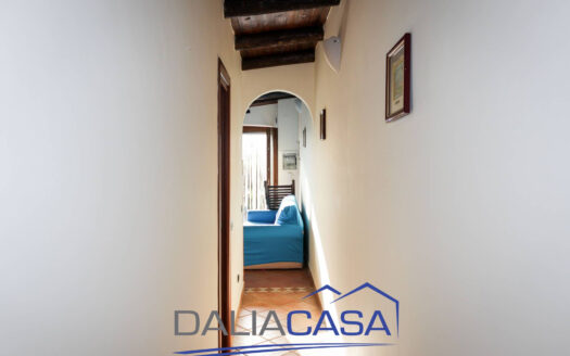 VILLA A SCHIERA IN AFFITTO FORMIA