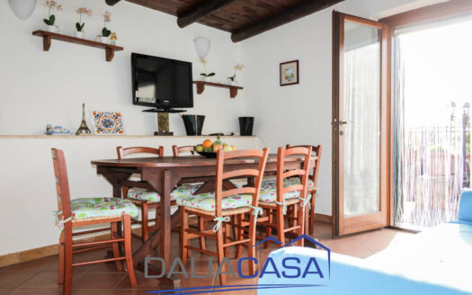VILLA A SCHIERA IN AFFITTO FORMIA