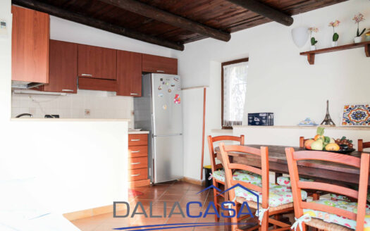 VILLA A SCHIERA IN AFFITTO FORMIA
