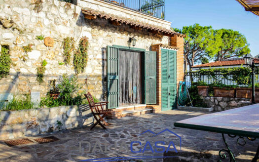 VILLA A SCHIERA IN AFFITTO FORMIA
