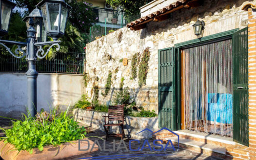 VILLA A SCHIERA IN AFFITTO FORMIA