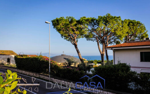 VILLA A SCHIERA IN AFFITTO FORMIA