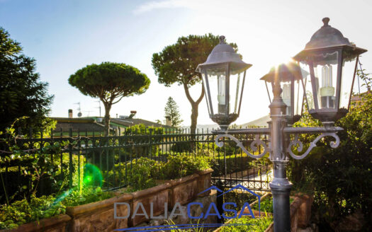 VILLA A SCHIERA IN AFFITTO FORMIA