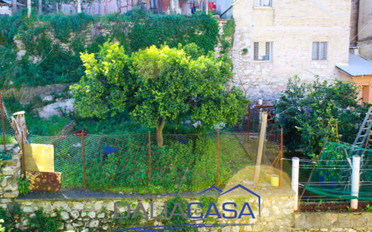CASA SINGOLA IN VENDITA ITRI