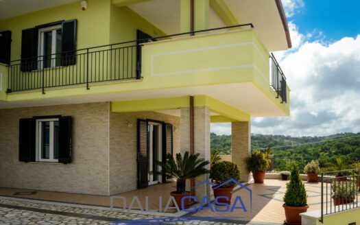 VILLA IN VENDITA MINTURNO
