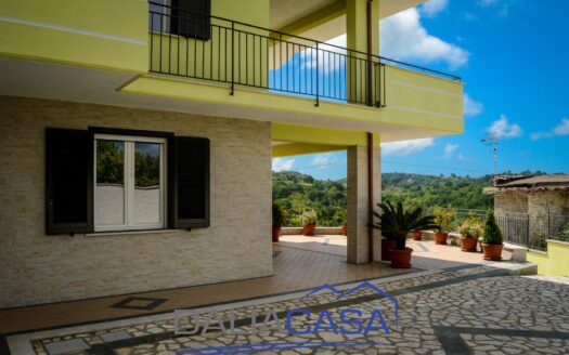 VILLA IN VENDITA MINTURNO