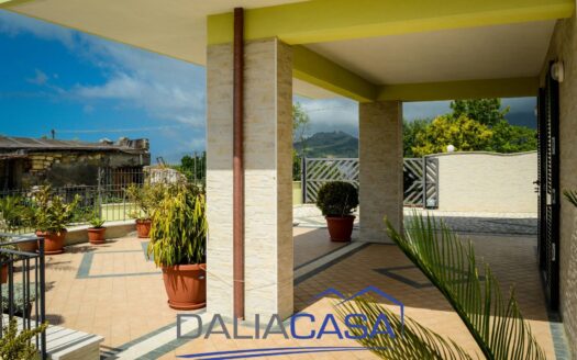 VILLA IN VENDITA MINTURNO