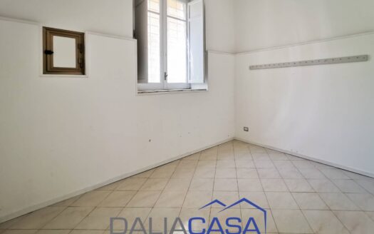 LOCALE COMMERCIALE IN AFFITTO FORMIA