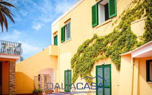 VILLA IN VENDITA VENTOTENE
