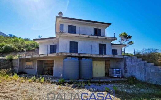 VILLA IN VENDITA ITRI