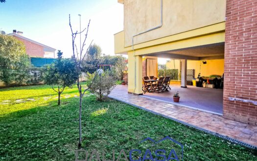 VILLETTA A SCHIERA IN VENDITA FORMIA