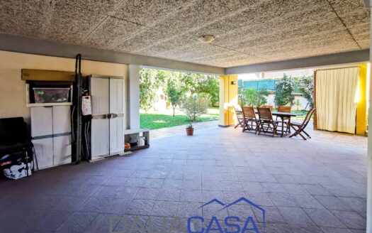 VILLETTA A SCHIERA IN VENDITA FORMIA