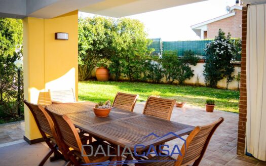 VILLETTA A SCHIERA IN VENDITA FORMIA