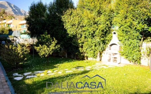 VILLETTA A SCHIERA IN VENDITA FORMIA