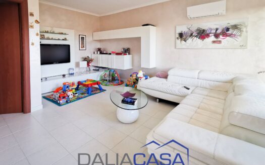 VILLETTA A SCHIERA IN VENDITA FORMIA