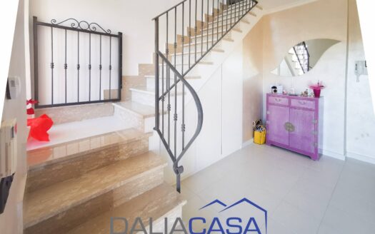 VILLETTA A SCHIERA IN VENDITA FORMIA