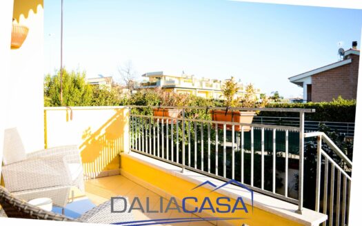 VILLETTA A SCHIERA IN VENDITA FORMIA