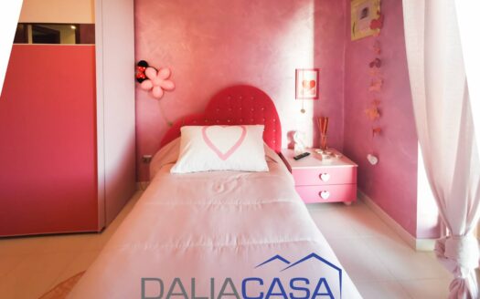 VILLETTA A SCHIERA IN VENDITA FORMIA