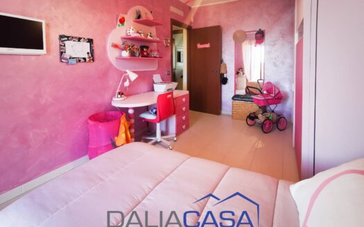 VILLETTA A SCHIERA IN VENDITA FORMIA