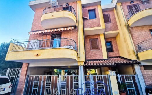 VILLETTA A SCHIERA IN VENDITA FORMIA