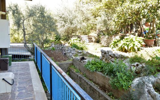 QUADRILOCALE VISTA MARE CON GIARDINO E TERRAZZO