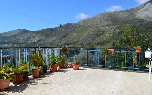 QUADRILOCALE VISTA MARE CON GIARDINO E TERRAZZO