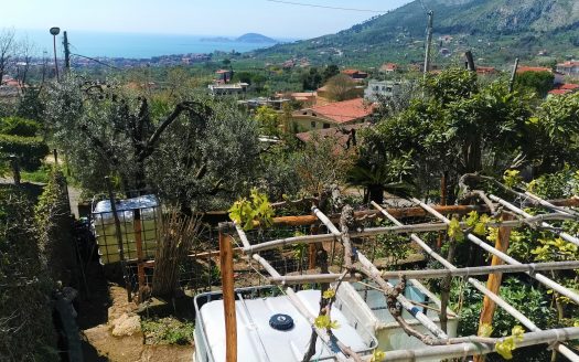 QUADRILOCALE VISTA MARE CON GIARDINO E TERRAZZO