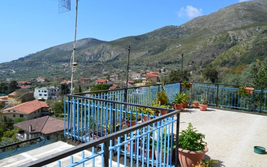 QUADRILOCALE VISTA MARE CON GIARDINO E TERRAZZO