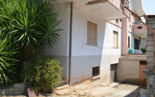 APPARTAMENTO CON INGRESSO INDIPENDENTE E GIARDINO