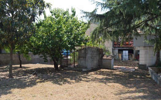 APPARTAMENTO CON INGRESSO INDIPENDENTE E GIARDINO