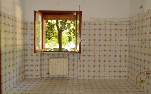 APPARTAMENTO CON INGRESSO INDIPENDENTE E GIARDINO