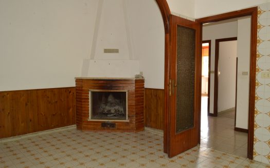 APPARTAMENTO CON INGRESSO INDIPENDENTE E GIARDINO