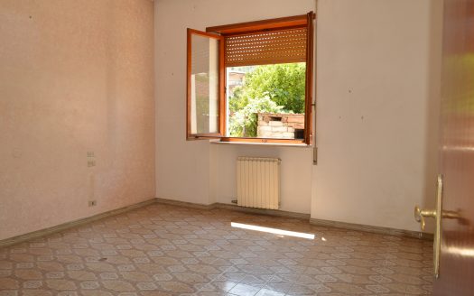 APPARTAMENTO CON INGRESSO INDIPENDENTE E GIARDINO